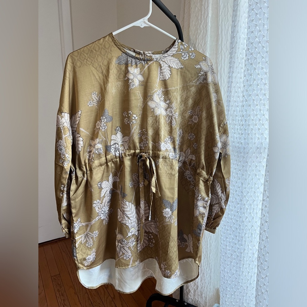 Elegant peum flowery blouse long sleeves